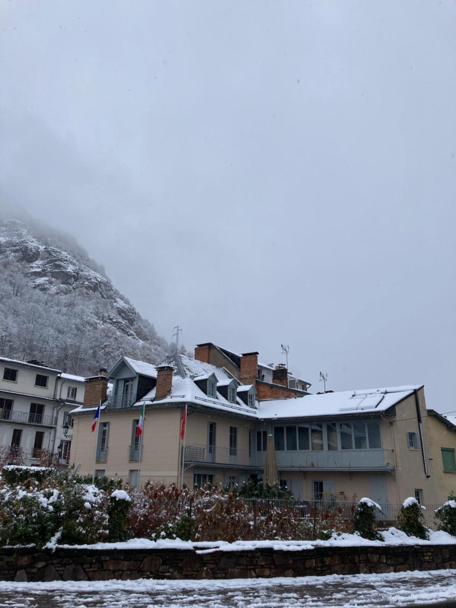 Le 41 Avenue Foch Hotel Bagnères-de-Luchon Екстериор снимка